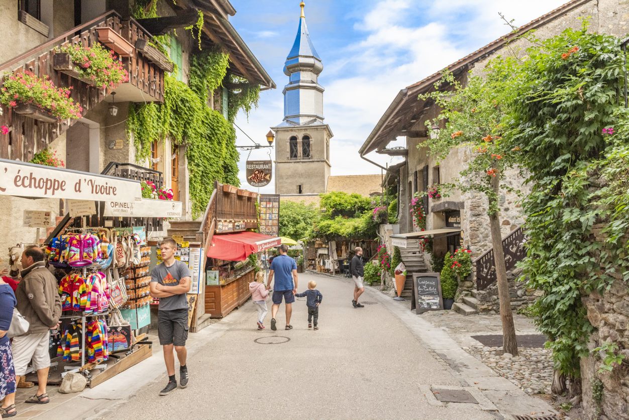 Ce petit paradis piéton au bord du lac Léman reste l’un des secrets les mieux gardés de Haute-Savoie